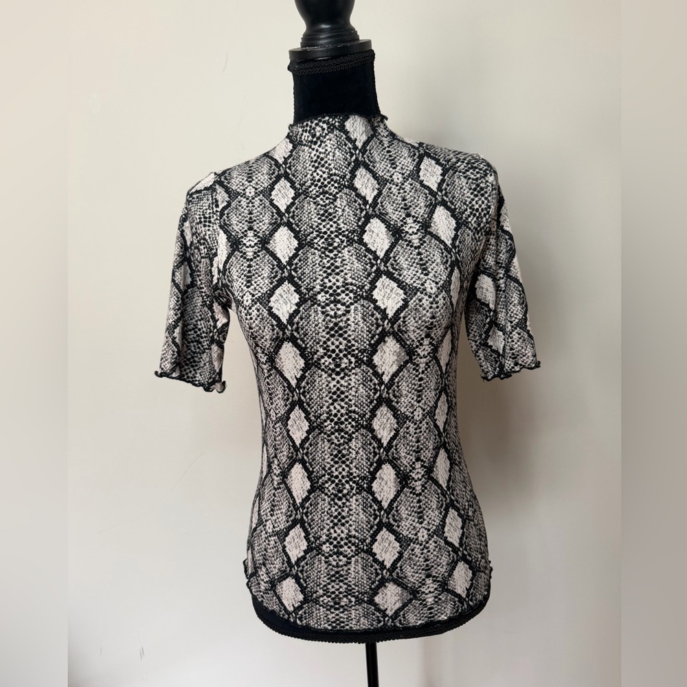 Snake Print Mesh Mock Neck Top | Fitted Tee | Short Sleeve | Size Medium
